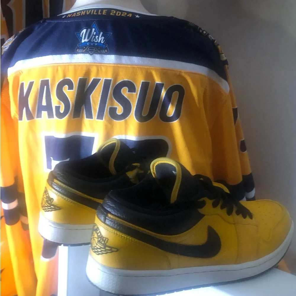 Nike Air Jordan’s 1’s Yellow and Black, like new still. I really good condition - Picture 1 of 13